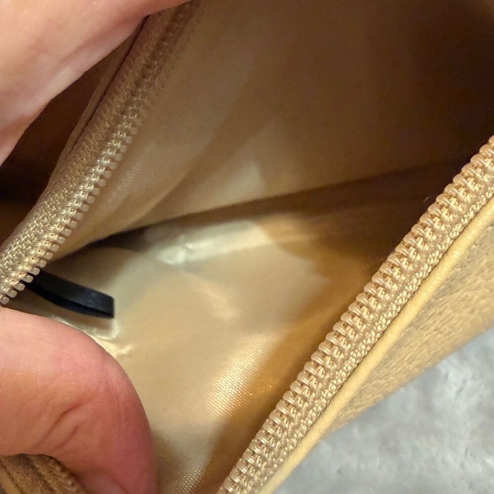 Stone Mountain Tan Leather Wristlet Clutch Bag Pebble Grain Cream Beige Zipper - Picture 4 of 7